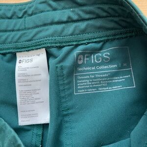 Figs Emerald Green Scrub Top